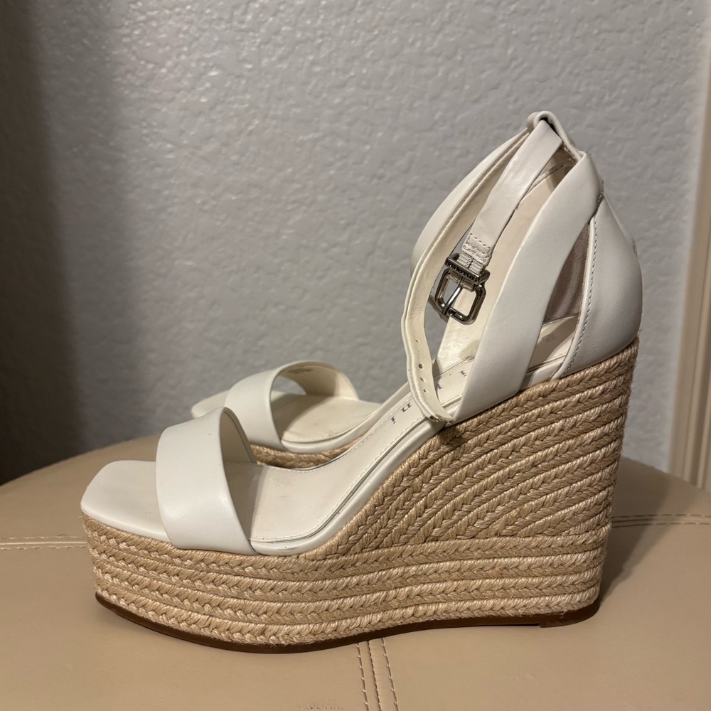 8.5~ Gianni Bini Platform Heels
